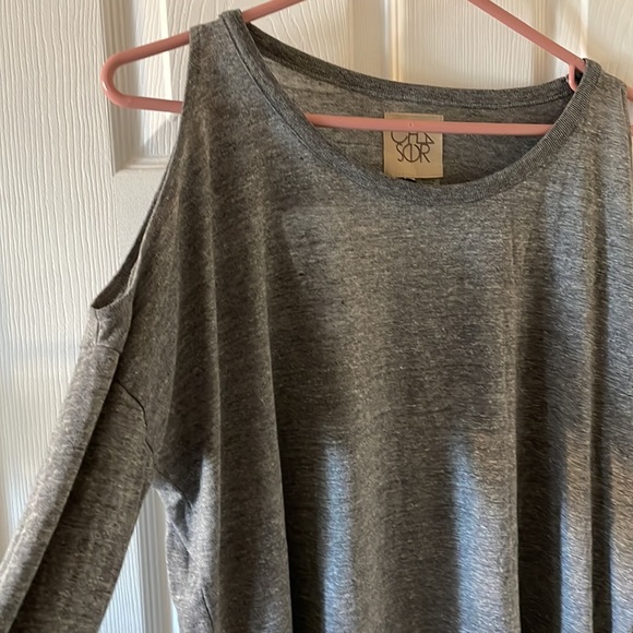 Chaser cold shoulder back cutout long sleeve tee - Picture 2 of 7